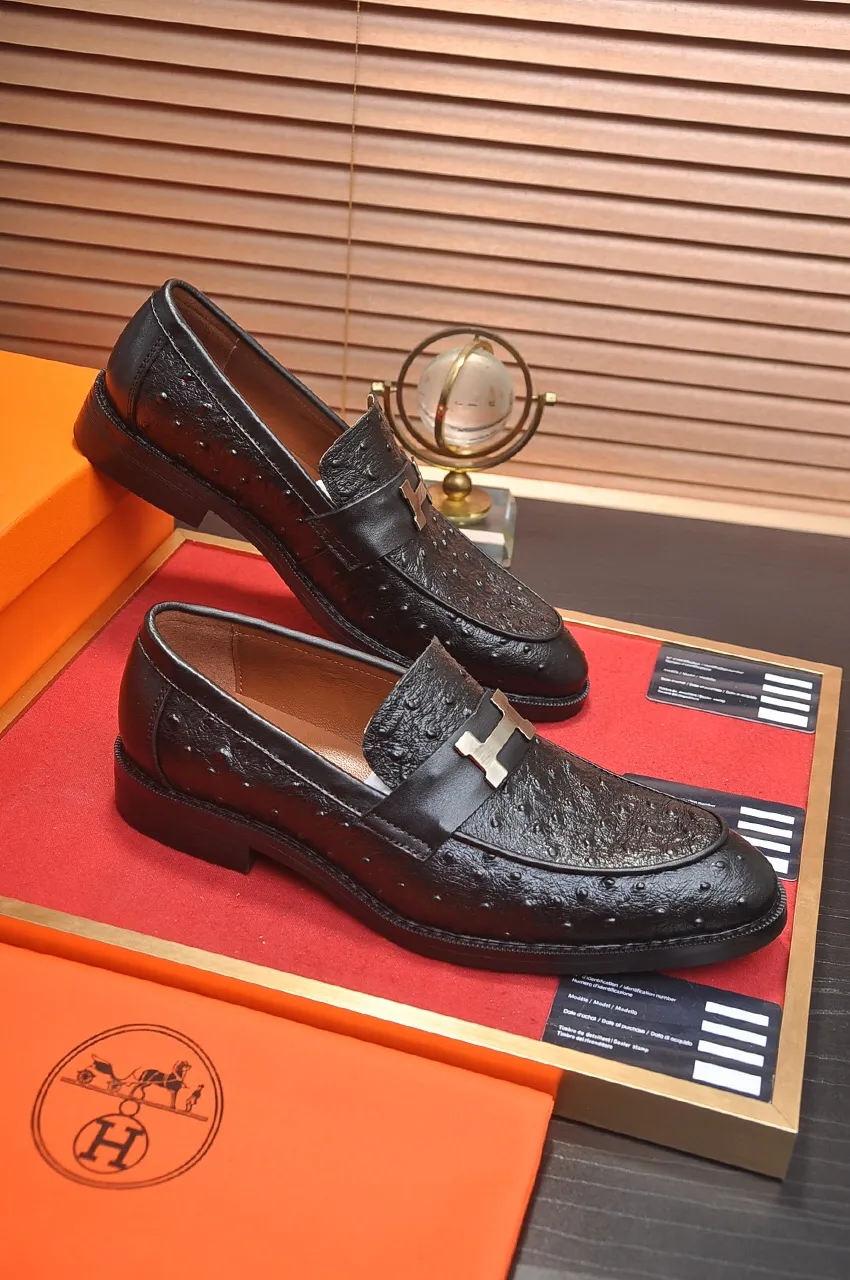 Men's shoes💰440💶[HERMES] (sheepskin lining)🍀Italian top luxury🍀He does not pursue novel styles and gorgeous colors, but attracts the favor of successful men with his flawless, elegant and classic style! This very, very comfortable, simple and stable style makes it easy to match any style! The pattern is absolutely 1:1 refined from the original case, and we strive for excellence in materials, imported cowhide + cowhide lining💪💪💪extraordinary texture👍! .Black brown code number: 38 to 45 (45 customized)